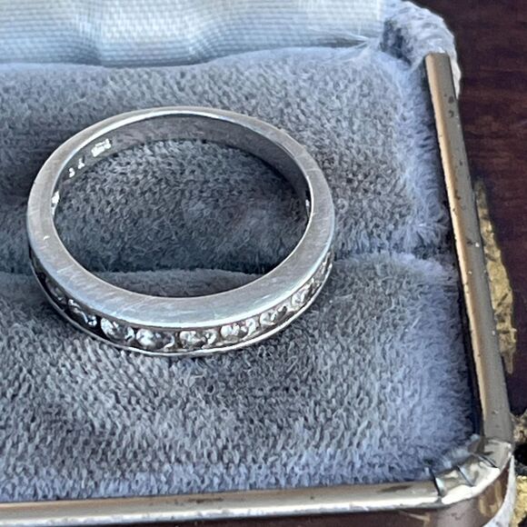 Vintage Cocktail Ring Size 7 1/4 With Cubic Zirconia and Sterling Silver - Picture 8 of 10